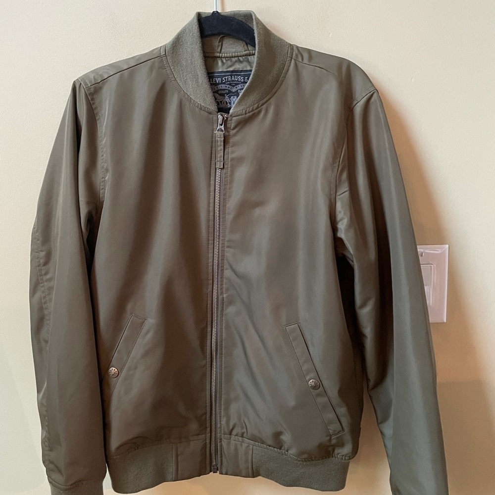 Levi’s men’s olive bomber jacket small